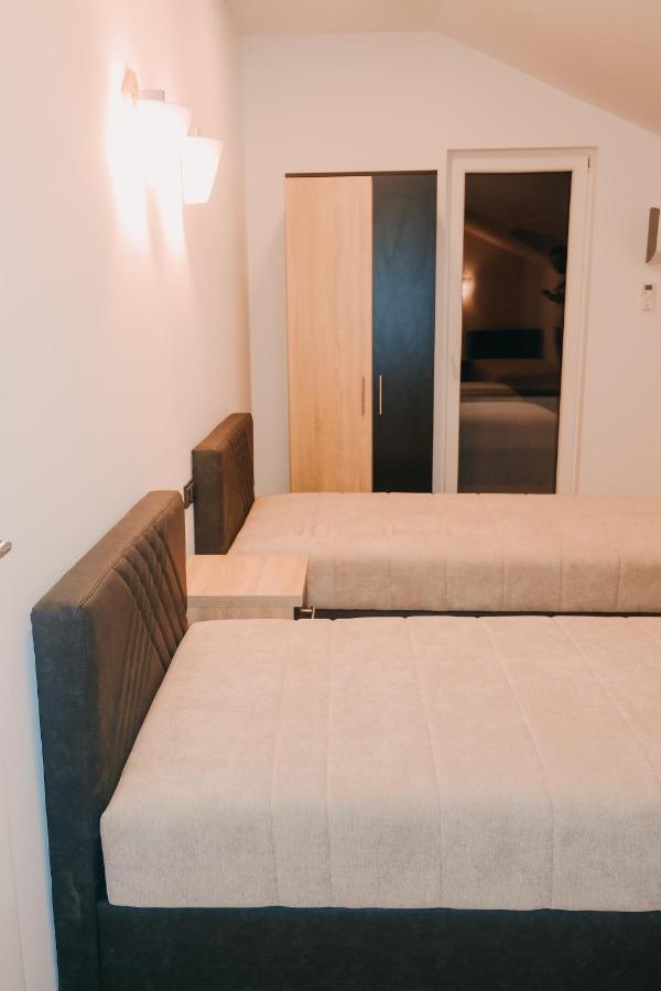 Prenociste & Restoran - Kasic Bed & Breakfast Brodarevo ภายนอก รูปภาพ